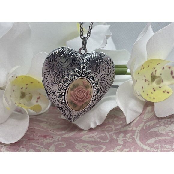 Heart Silver Locket Mauve Roses Necklace Photo Bride Mother bridal wedding Mom - Picture 4 of 16